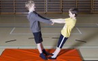 Acrobatica di gruppo: Una a capovolta Vai all'articolo: Acrobatica di gruppo: Una a capovolta