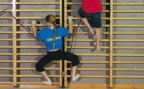 Zum Artikel: J+S-Kids – Sportklettern: Lektion 1 «Auf Hallengeräte klettern»