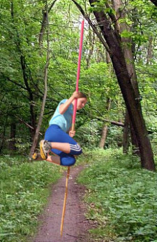 J+S-Kids – Leichtathletik: Lektion 7 «Mit dem Stab im Wald»