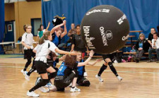 Kin-Ball: Zusammen spielen