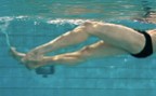 À l'article: Natation – Dos: Les jambes d'abord