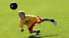 À l'article: J+S-Kids – Balle au poing: Leçon 6 «L’un contre l’autre»