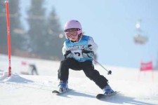 Vai all'articolo: G+S-Kids – Sci: Lezione 4 «Cambio di direzione e curve»