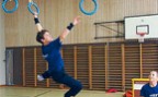 Schaukelringe: Hängender Tarzan Zum Artikel: Schaukelringe: Hängender Tarzan