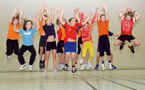 Vai all'articolo: G+S-Kids – Atletica leggera: Lezione 20 «Dai salti verso l’alto al salto in alto»