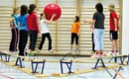 Zum Artikel: J+S-Kids – Leichtathletik: Lektion 22 «Vom Stossen zum Kugelstoss»