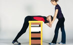 Zum Artikel: Krafttraining zu zweit – Rumpf: Schultern heben