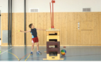 À l'article: Tests d'athlétisme: 2.2 Lancer par-dessus un caisson – Niveau 2 (U8/U10)