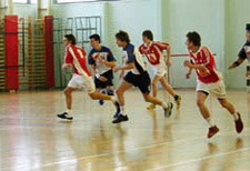À l'article: J+S-Kids – Handball: Leçon 10 «Apprendre à jouer 5»
