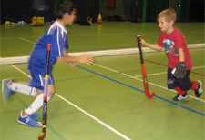 Vai all'articolo: G+S-Kids – Hockey su prato: Lezione 4 – «Segnare/impedire di realizzare reti»
