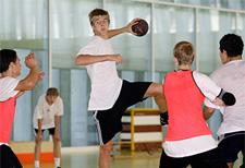 À l'article: J+S-Kids – Handball: Leçon 8 «Apprendre à jouer 3»