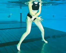 Zum Artikel: Wasserfitness – Kraft: Hampelmann
