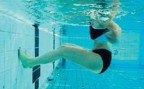 À l'article: Fitness aquatique – Force: Jeu de jambes