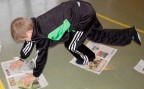 Zum Artikel: Alltagsgegenstände – Zeitung: Kleine Raupe