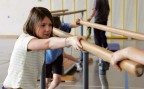 Zum Artikel: J+S-Kids – Geräteturnen: Lektion 5 «Liegende //-Barren»
