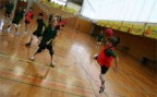 Zum Artikel: J+S-Kids – Tchoukball: Lektion 3 «Würfe: Die Höhe variieren»