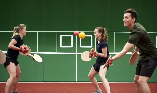Drei Athleten beim Goba-Spiel.