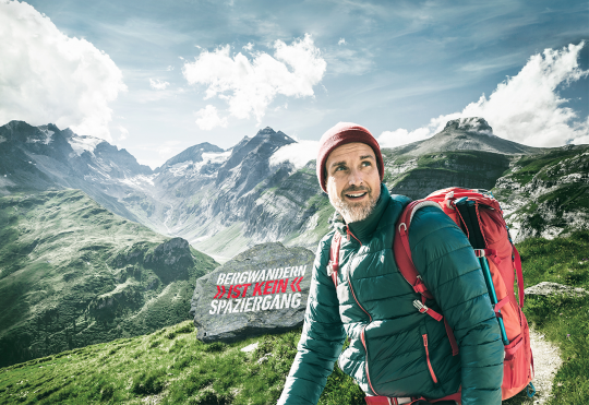 Ein Wanderer auf einer Bergwanderung.