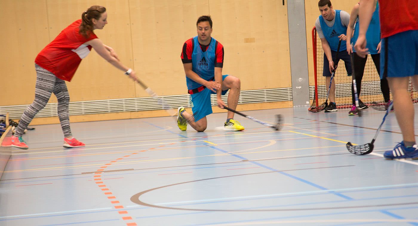 Spielsituation im HI-Training im Unihockey.