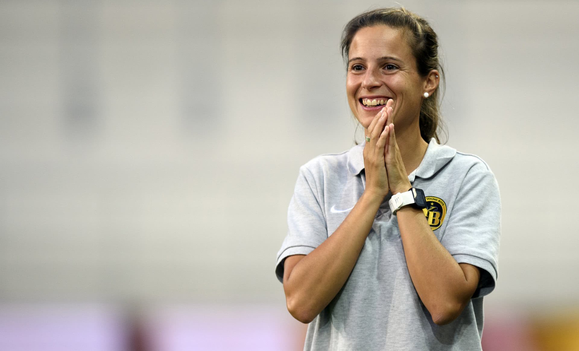 Eine lachende Marisa Wunderlin als YB Frauen Cheftrainerin.