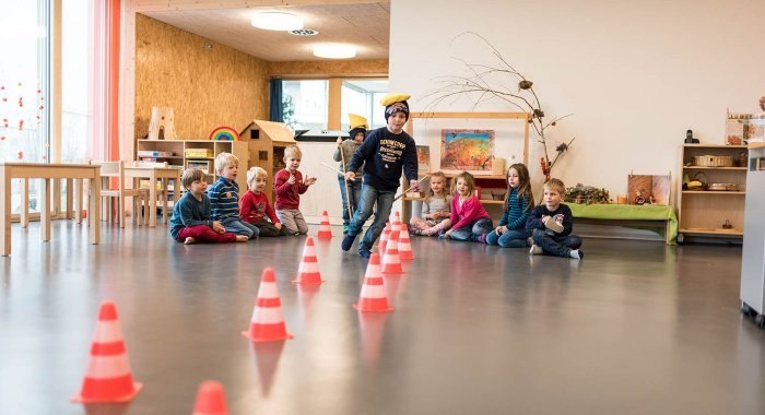 Muoversi di più nella scuola dell'infanzia – Sequenze guidate: Allenamento di sci