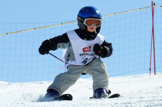 Glisser sur la neige: Ski et snowboard avec les enfants Glisser sur la neige: Ski et snowboard avec les enfants