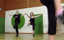 J+S-Kids – Gymnastique et danse: Leçon 8 «Rock’n’roll: Apprendre le pas de base en jouant»