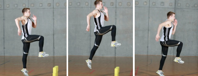 Leichtathletik – Grundlagen: Steigsprünge Mann sprint über Hindernisse hoch auf einer Mattenbahn.