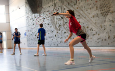 Badminton: Singolo Due ragazze giocano una contro l'altra