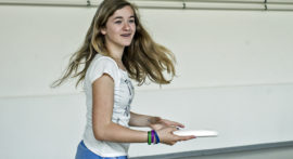 Sport und Bewegung: Frisbee – Coole Tricks für Jung und Alt