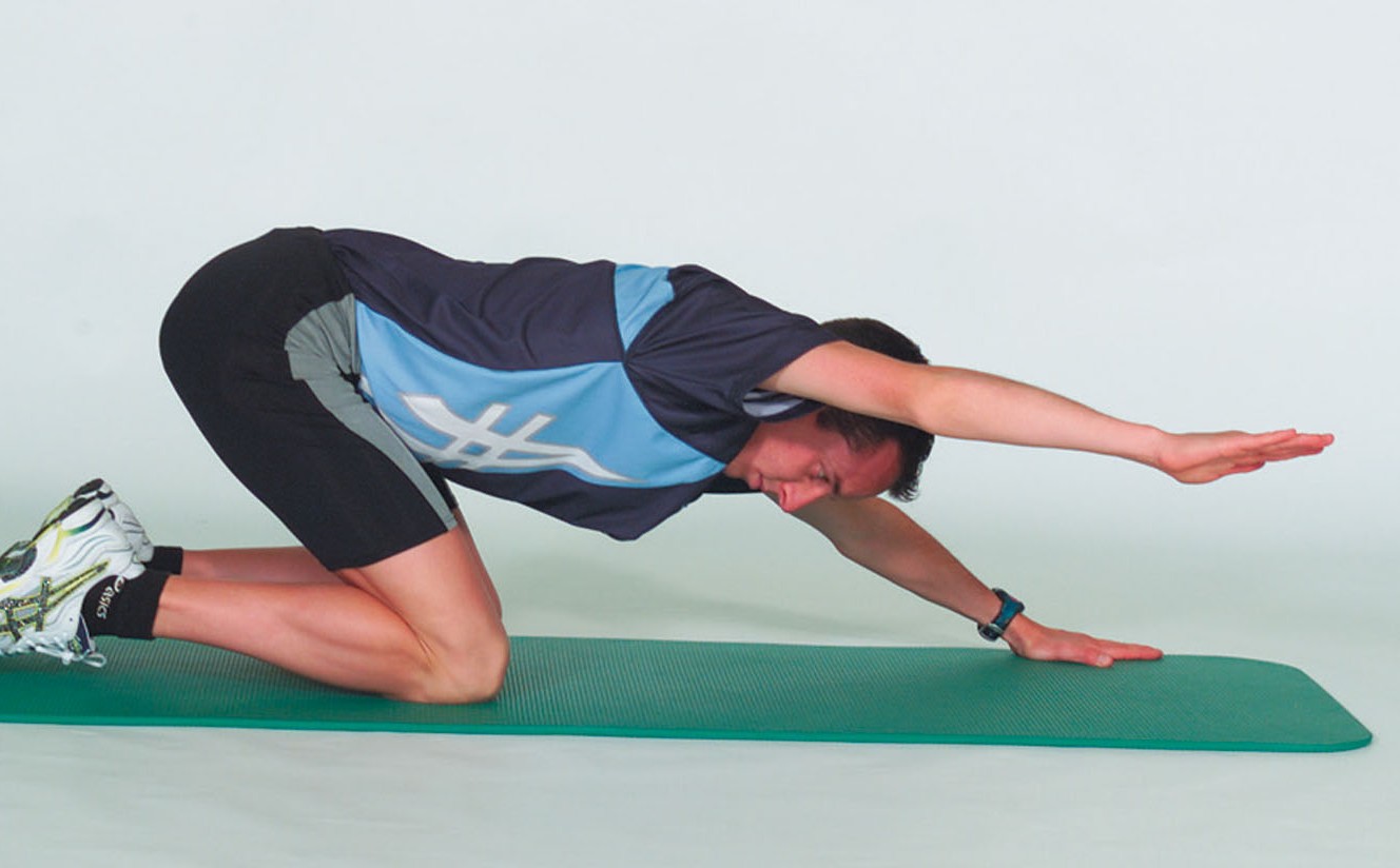 Renforcement musculaire Bras et ceinture scapulaire Lever en alternance les bras » mobilesport.ch